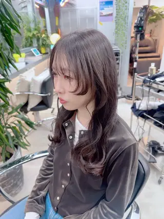 ロング カラー 岡野 静華のヘアスタイル