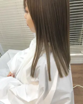 セミロング カラー 江原 彩華のヘアスタイル