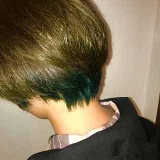 ショート カラー クワハラ イオリのヘアスタイル