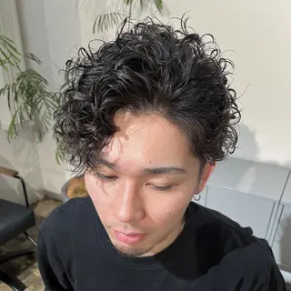 パーマ メンズ GOTODAYシェアサロン梅田店所属・まな カラー、メンズパーマのヘアスタイル