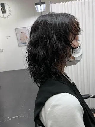 ミディアム パーマ heir studio Baretta所属・山本 銀次郎のヘアスタイル