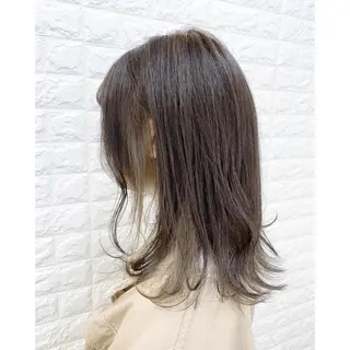 ミディアム 高木 麻知子のヘアスタイル
