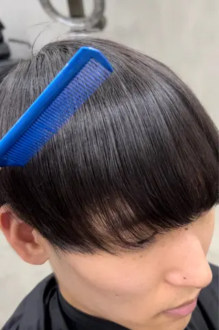 ショート モナン新宿所属・曲がる縮毛 メンズ 毛流れ 佐々木 優のヘアスタイル