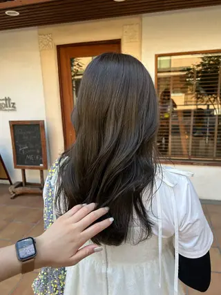 ロング カラー putri 川邉 優花のヘアスタイル