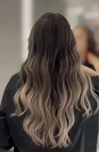 ロング OLD.L所属・エクステ＆カラー専門 羽エクステ　新大久保のヘアスタイル