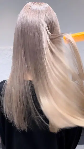 セミロング カラー ハイトーン特化サロン 代表　中谷蓮のヘアスタイル