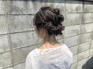 ミディアム ヘアアレンジ ツキノキ ミナのヘアスタイル