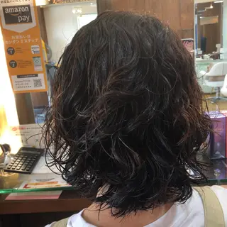 ミディアム パーマ 根岸 真奈美のヘアスタイル