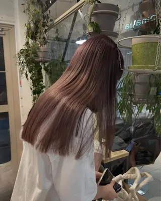 ロング カラー ミルクティー× グレージュMOMOのヘアスタイル