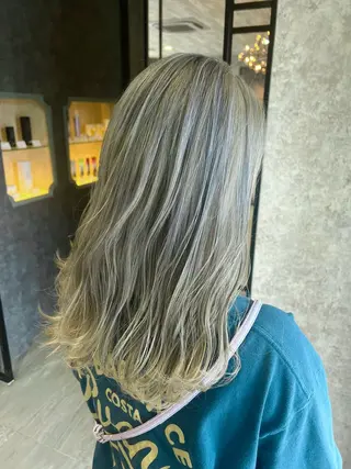 セミロング カラー 池田 真理のヘアスタイル