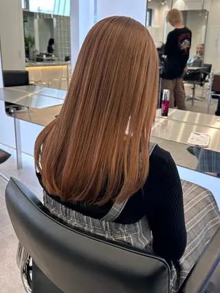 セミロング cinq PROJECT所属・ミルクティーベージュ /三村克彦のヘアスタイル