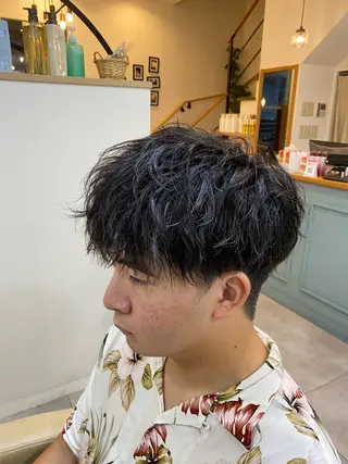 ショート パーマ メンズ シンセティックヘアーデザイン所属・高須 未紀也のヘアスタイル