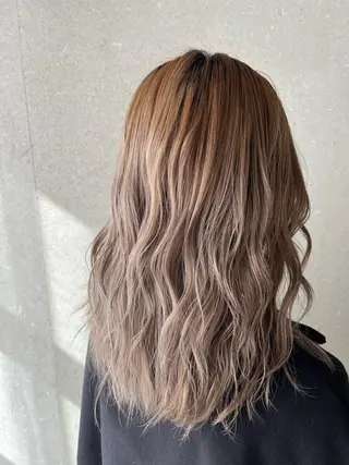 ミディアム カラー 艶髪ブリーチ/レイヤ ー/竹本幸希のヘアスタイル
