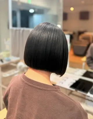 ショート yuzua/オリーブ /透明感/レイヤーのヘアスタイル