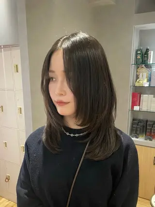 セミロング 樋口 美咲のヘアスタイル