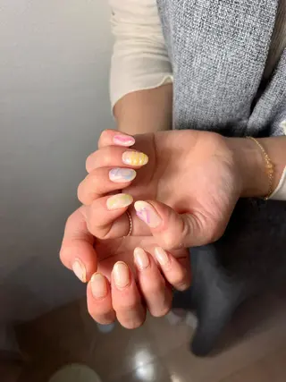 ミディアム ネイル each所属・𝐞𝐚𝐜𝐡 nanami🩰のネイルデザイン