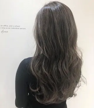 カラー 濱川 佳奈のヘアスタイル