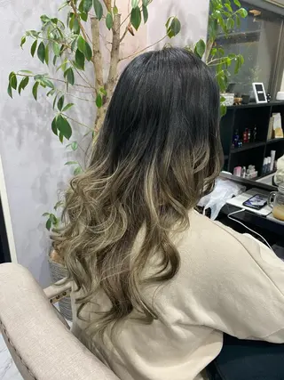 ロング カラー FAVORE 【ファヴォーレ】のヘアスタイル