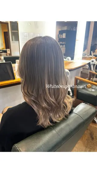 セミロング ハイトーン/ ダブルカラー/透明感のヘアスタイル