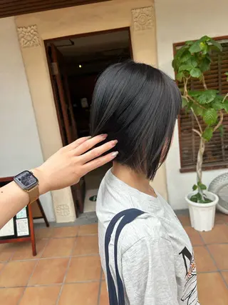 ショート カラー putri 川邉 優花のヘアスタイル