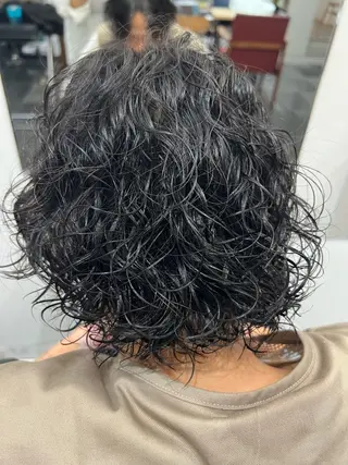 ミディアム メンズパーマ 岩成健志郎のヘアスタイル