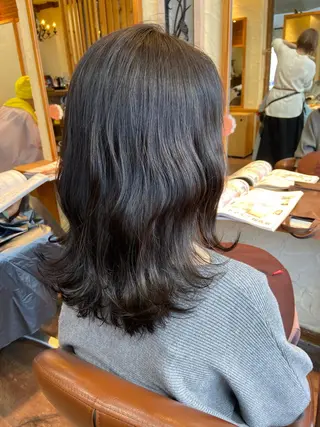 セミロング カラー 鎌田 祥江のヘアスタイル