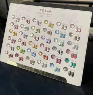 カラー Ruru Dopamineのネイルデザイン