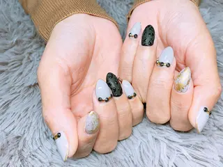 ネイル THECOLORS所属・近貞 莉奈のネイルデザイン