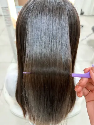 セミロング 伊佐 愛のヘアスタイル