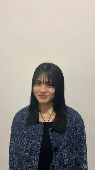 ミディアム カラー 松井 詩織のヘアスタイル