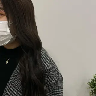 ロング ニシザカ マナのヘアスタイル