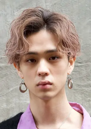 カラー パーマ メンズ RIKU/ニュアンス ／波巻き/ハイライトのヘアスタイル