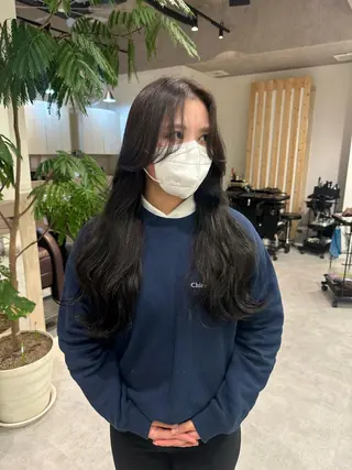 ロング カラー レイヤー/顔まわり カット/地毛風カラーのヘアスタイル