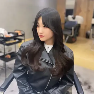 ロング Rui/透明感カラー 暖色/レイヤーカットのヘアスタイル