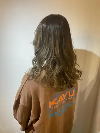 セミロング Aust hair Mico（オースト ヘアー ミコ)所属・TOMOKO 髪質改善💫縮毛矯正のヘアスタイル