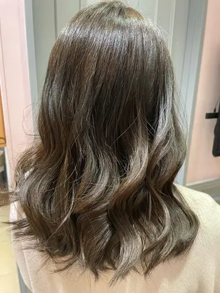 ミディアム カットモデル ヨネダのヘアスタイル