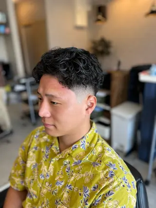 ショート パーマ メンズ THEBARBER TEN所属・伊禮 海凪のヘアスタイル