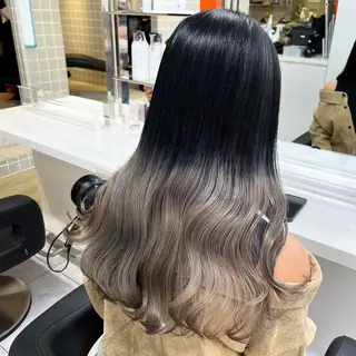 セミロング 寒色＆ブリーチ特化 寒色MiOのヘアスタイル