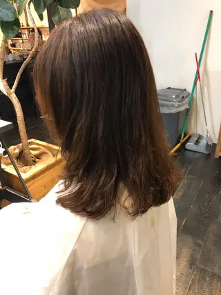 セミロング カラー DEE okazakiのヘアスタイル