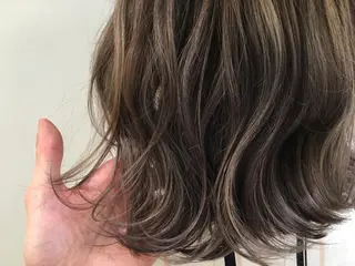 ミディアム due hair 京都駅前店 MILBON オージュア認定サロン【デューヘアー】所属・ハイトーンブリーチ 土坂　由志【京都】のヘアスタイル