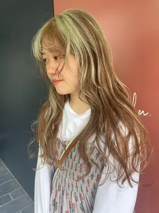 ロング カラー nalu.所属・前山 七海のヘアスタイル