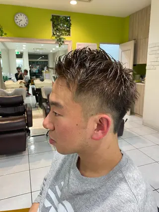 ショート カラー 高杉 駿のヘアスタイル