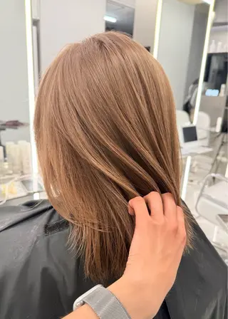 ミディアム カラー ハイトーンレイヤー 顔まわりSOTAのヘアスタイル