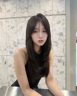 ロング 髪質改善サロン　sea shinjuku所属・新宿/韓国風レイヤー /艶カラーRionaのヘアスタイル