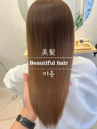 セミロング カラー 美容師っぽくないけど 上手いんだなぁ🐭のヘアスタイル