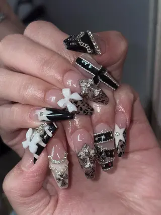 ネイル NES NAIL所属・さゆり￤推しキャラ ￤ロングネイル🩷のネイルデザイン