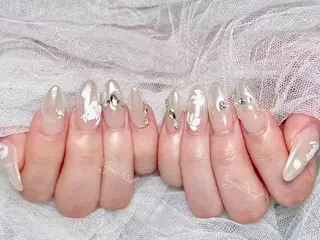 ネイル 🦋 Queenieのネイルデザイン