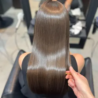 ロング ⭕鏡のような劇艶/ 賀川サトシ⭕️のヘアスタイル