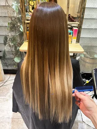 ロング カラー タケ ウチのヘアスタイル