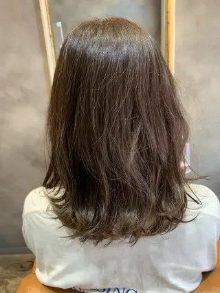 ミディアム CHIC 岩下真衣のヘアスタイル